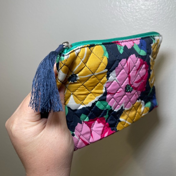 NEW Modella Floral Quilted Women's Travel Bag - Picture 2 of 12